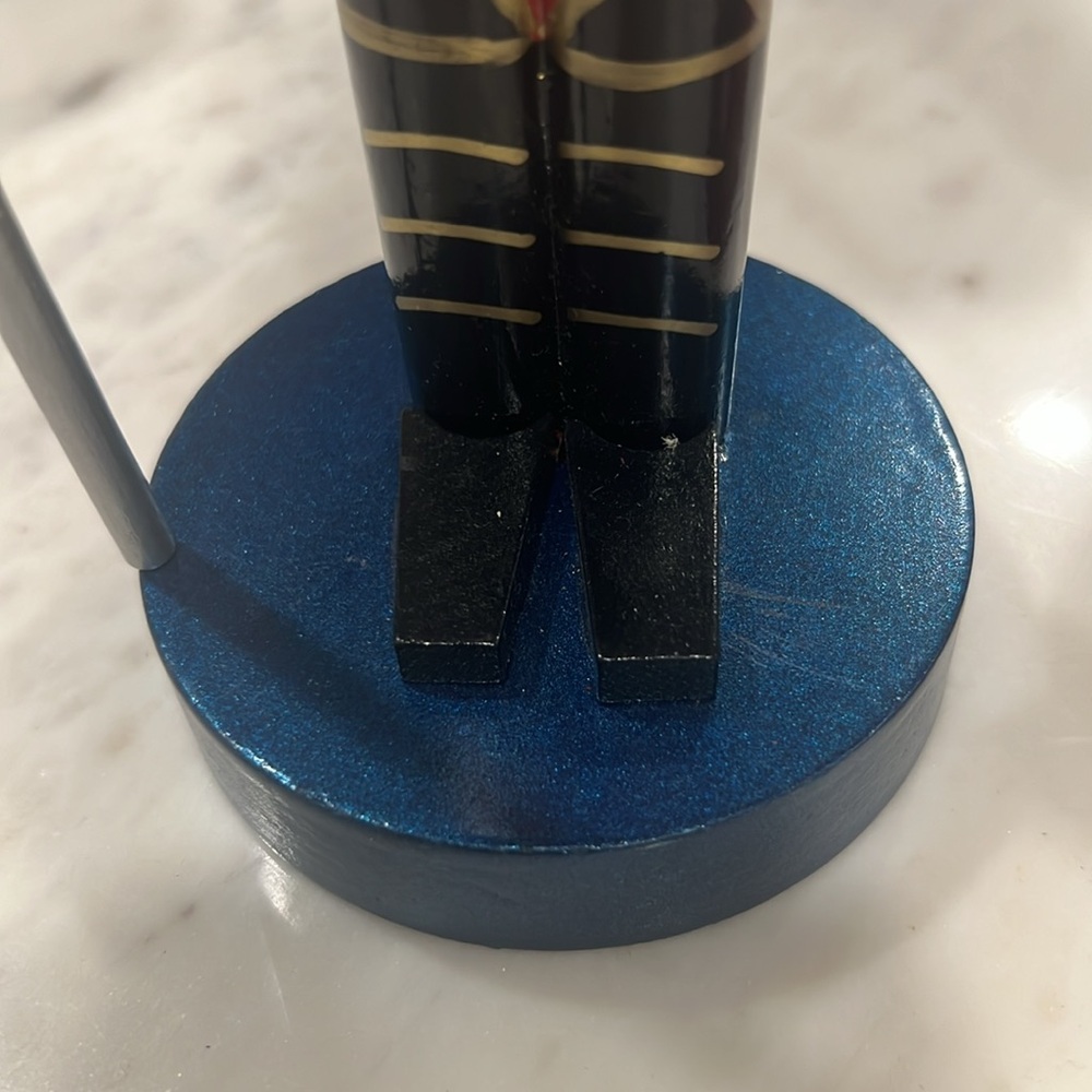 2 Nutcrackers - Picture 12 of 14